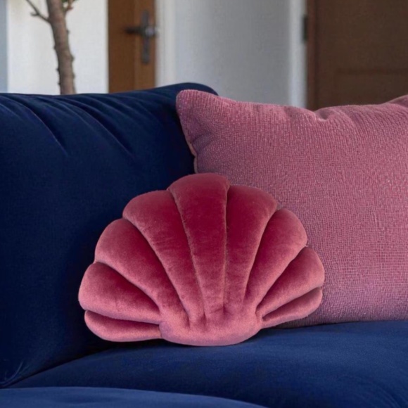 MCM Vintage Shell Rose Velveteen Throw Pillow - Glamorours Rose 14.5" x 10" - Picture 3 of 8